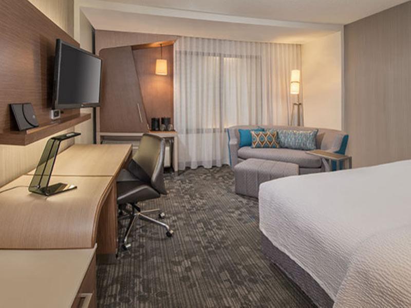 Готель Courtyard By Marriott Kingston, Jamaica Екстер'єр фото