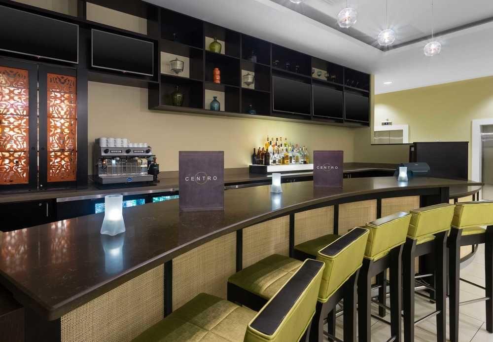 Готель Courtyard By Marriott Kingston, Jamaica Екстер'єр фото