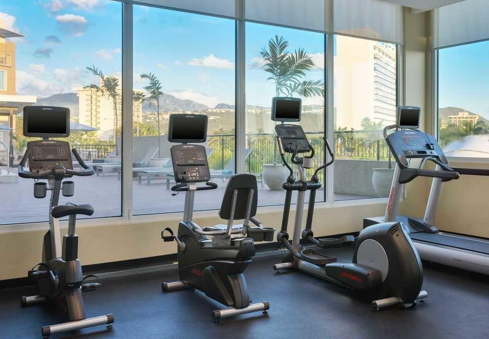 Готель Courtyard By Marriott Kingston, Jamaica Екстер'єр фото
