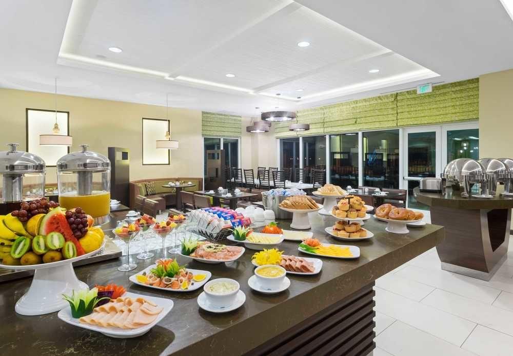 Готель Courtyard By Marriott Kingston, Jamaica Екстер'єр фото