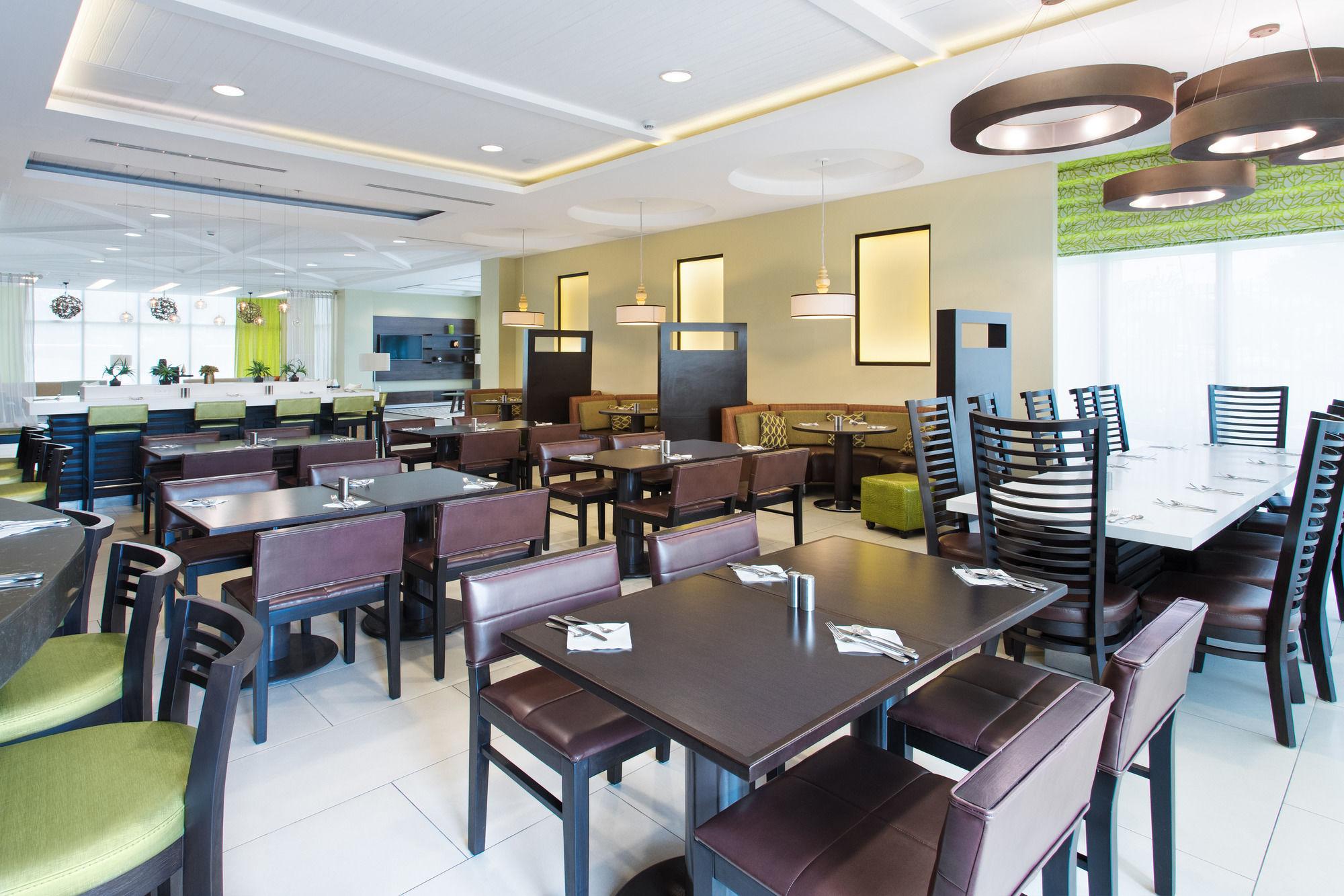 Готель Courtyard By Marriott Kingston, Jamaica Екстер'єр фото