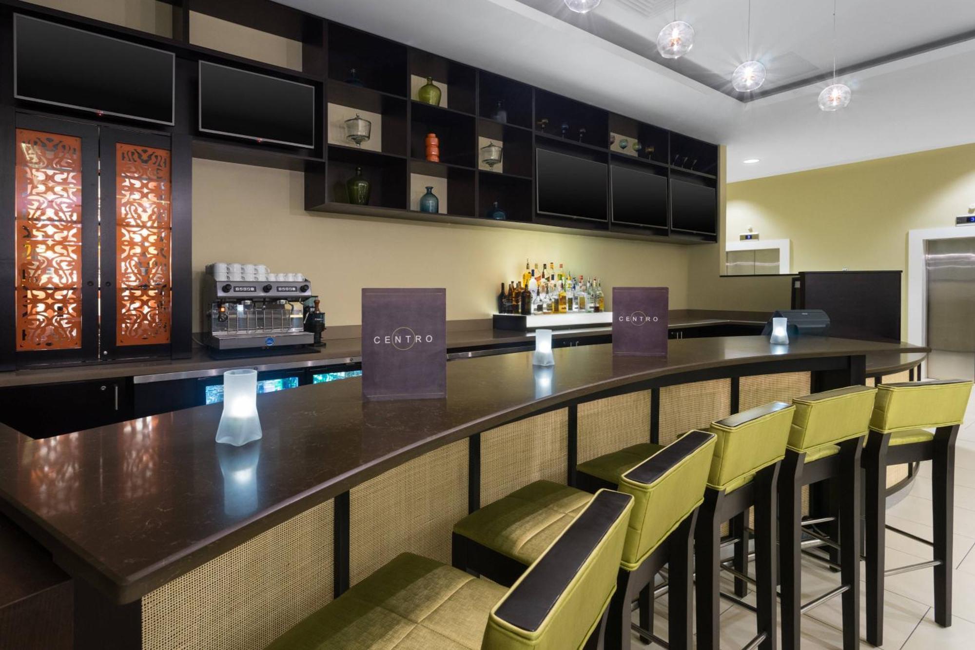 Готель Courtyard By Marriott Kingston, Jamaica Екстер'єр фото