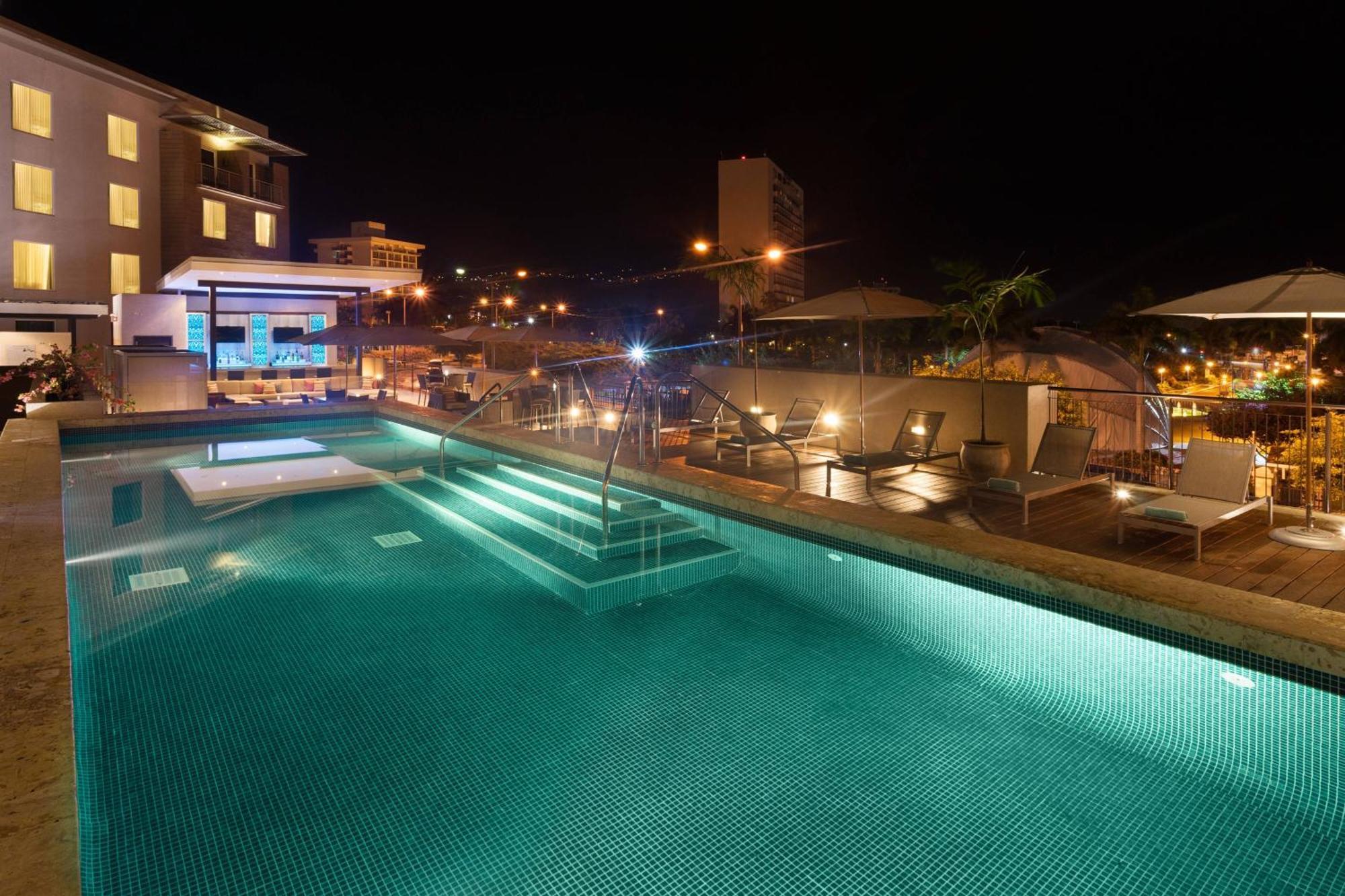 Готель Courtyard By Marriott Kingston, Jamaica Екстер'єр фото
