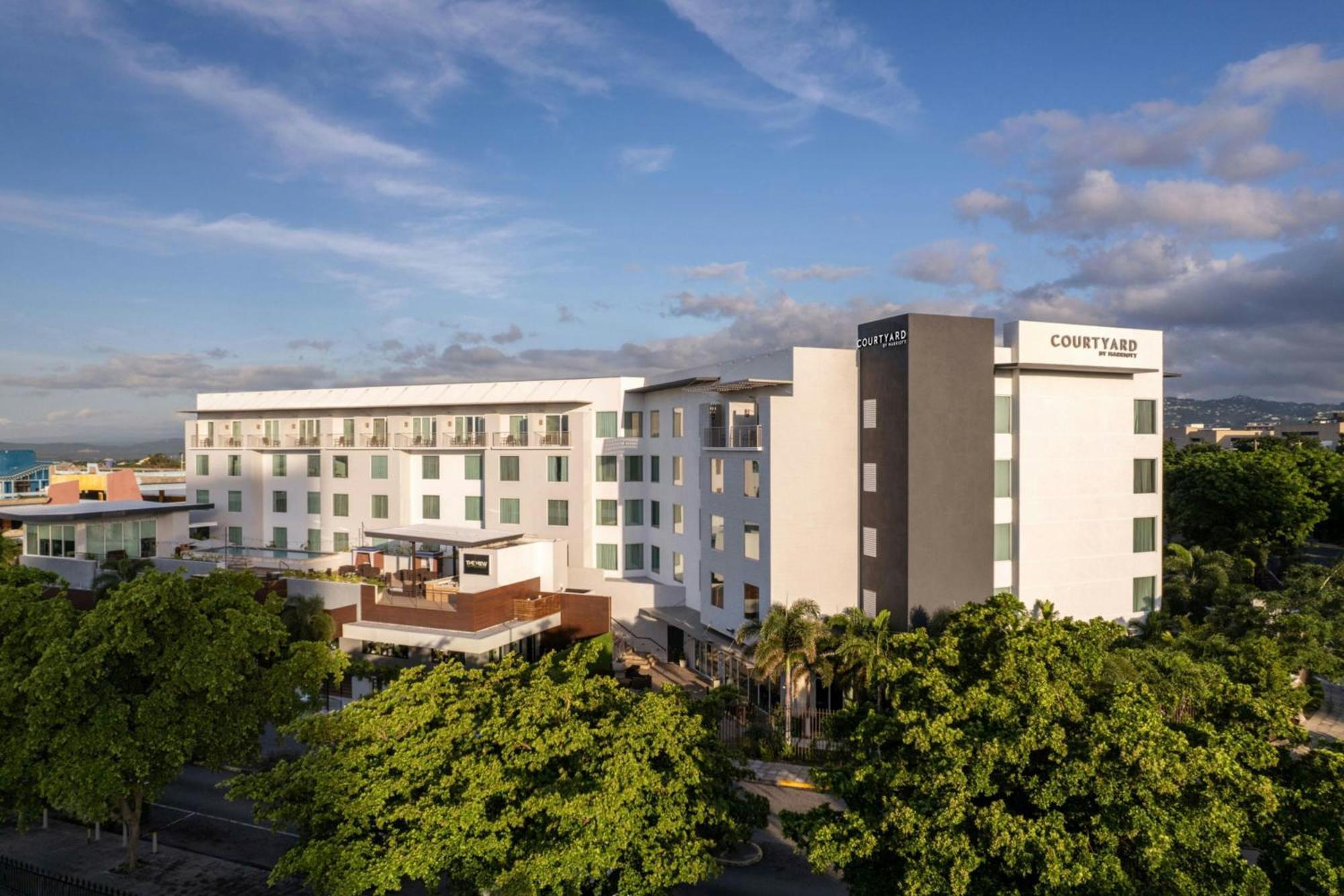 Готель Courtyard By Marriott Kingston, Jamaica Екстер'єр фото