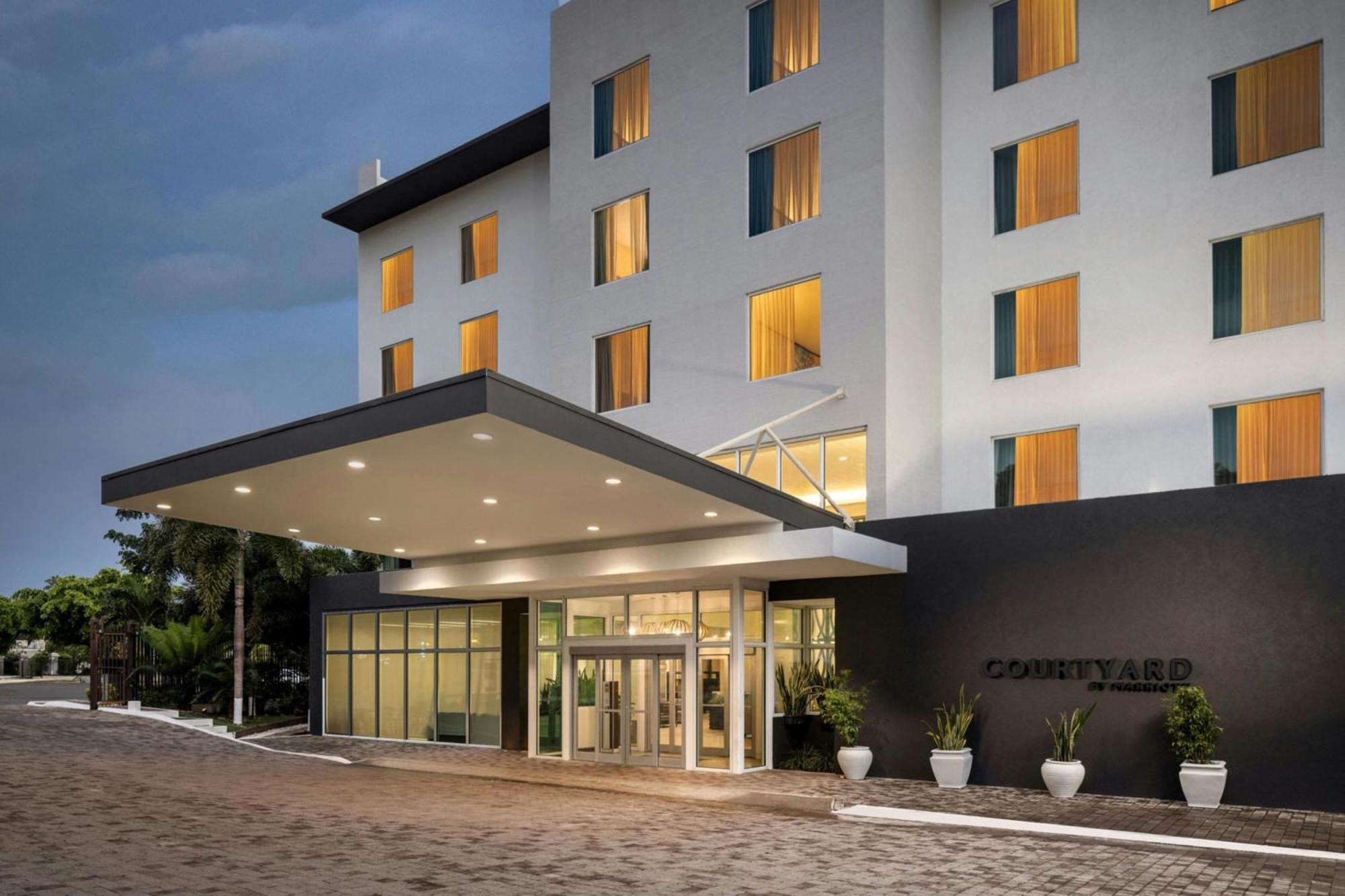 Готель Courtyard By Marriott Kingston, Jamaica Екстер'єр фото