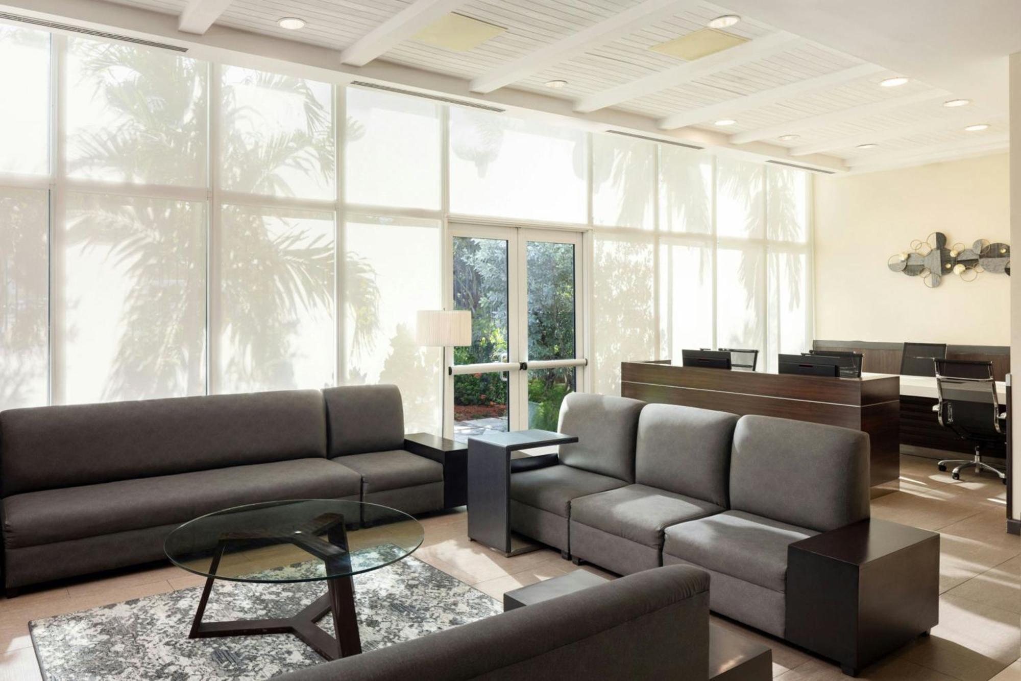Готель Courtyard By Marriott Kingston, Jamaica Екстер'єр фото