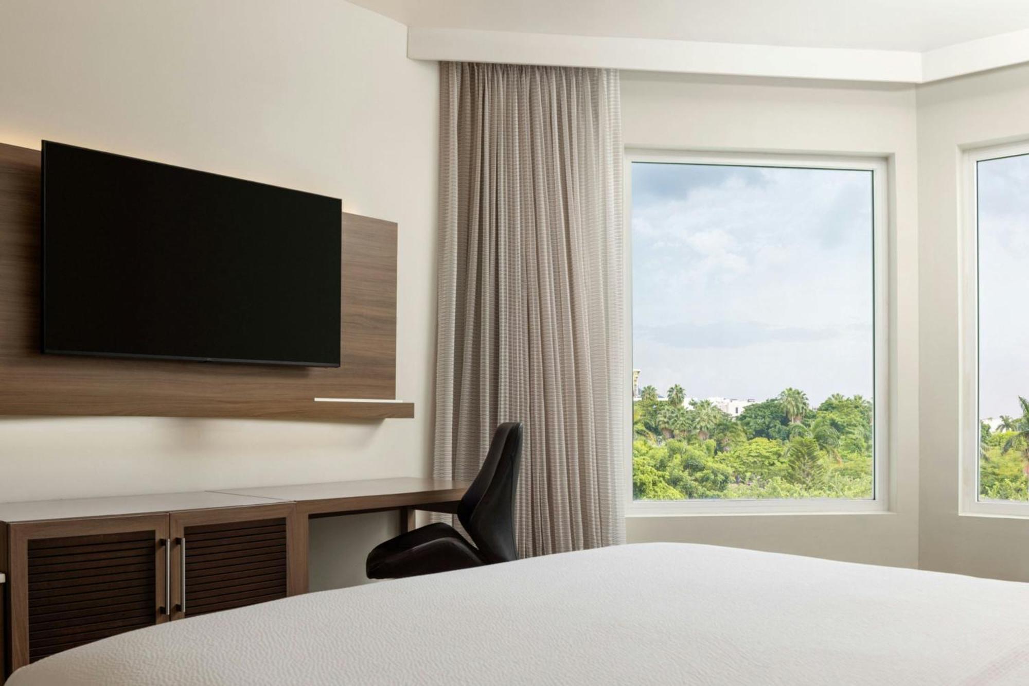 Готель Courtyard By Marriott Kingston, Jamaica Екстер'єр фото