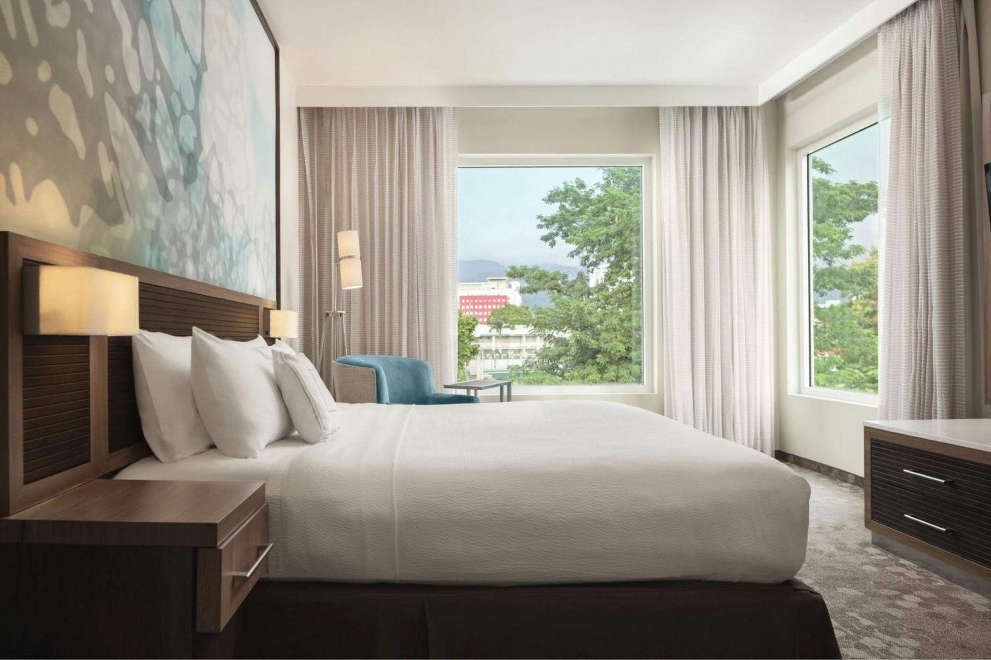 Готель Courtyard By Marriott Kingston, Jamaica Екстер'єр фото
