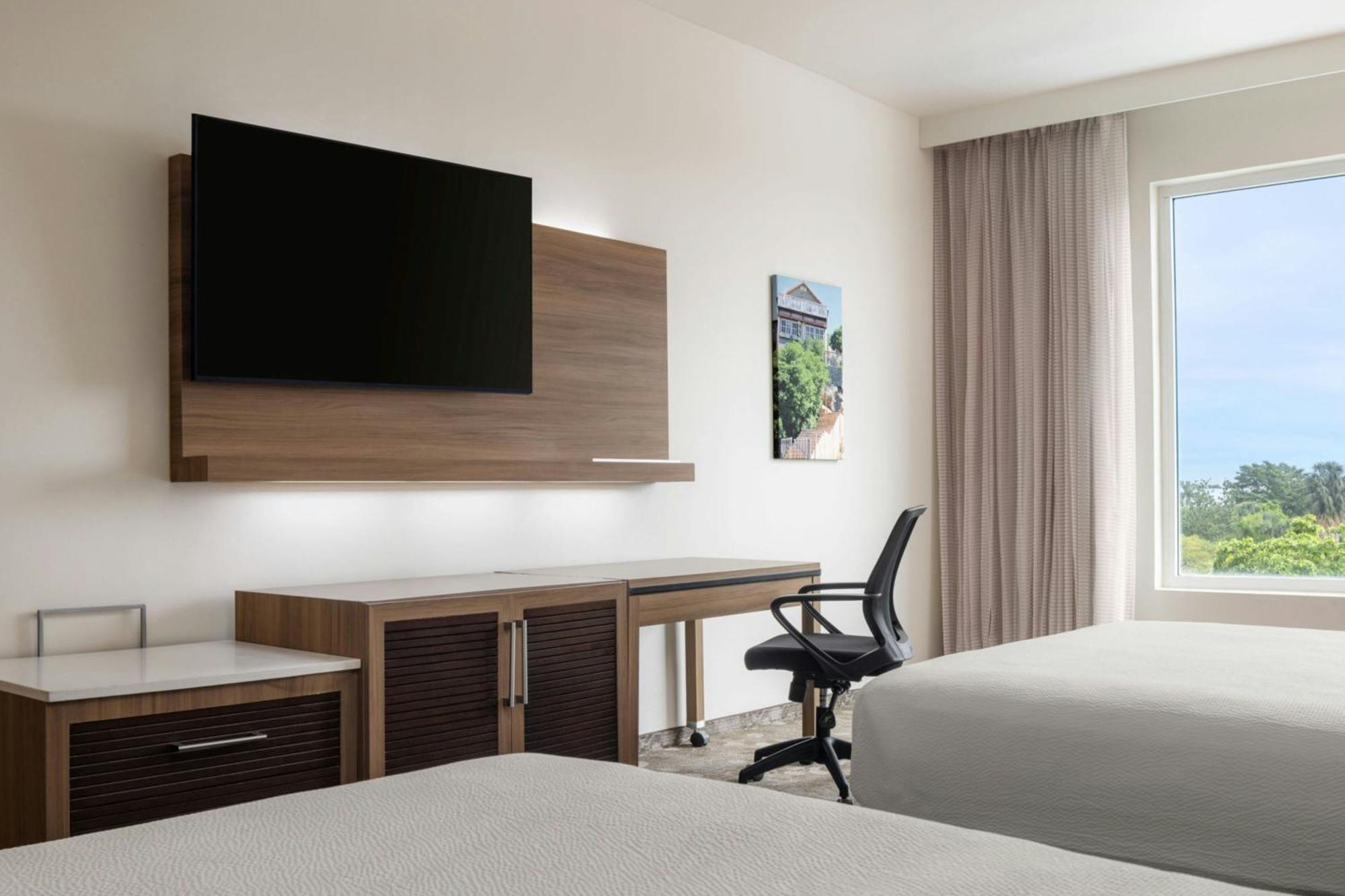 Готель Courtyard By Marriott Kingston, Jamaica Екстер'єр фото