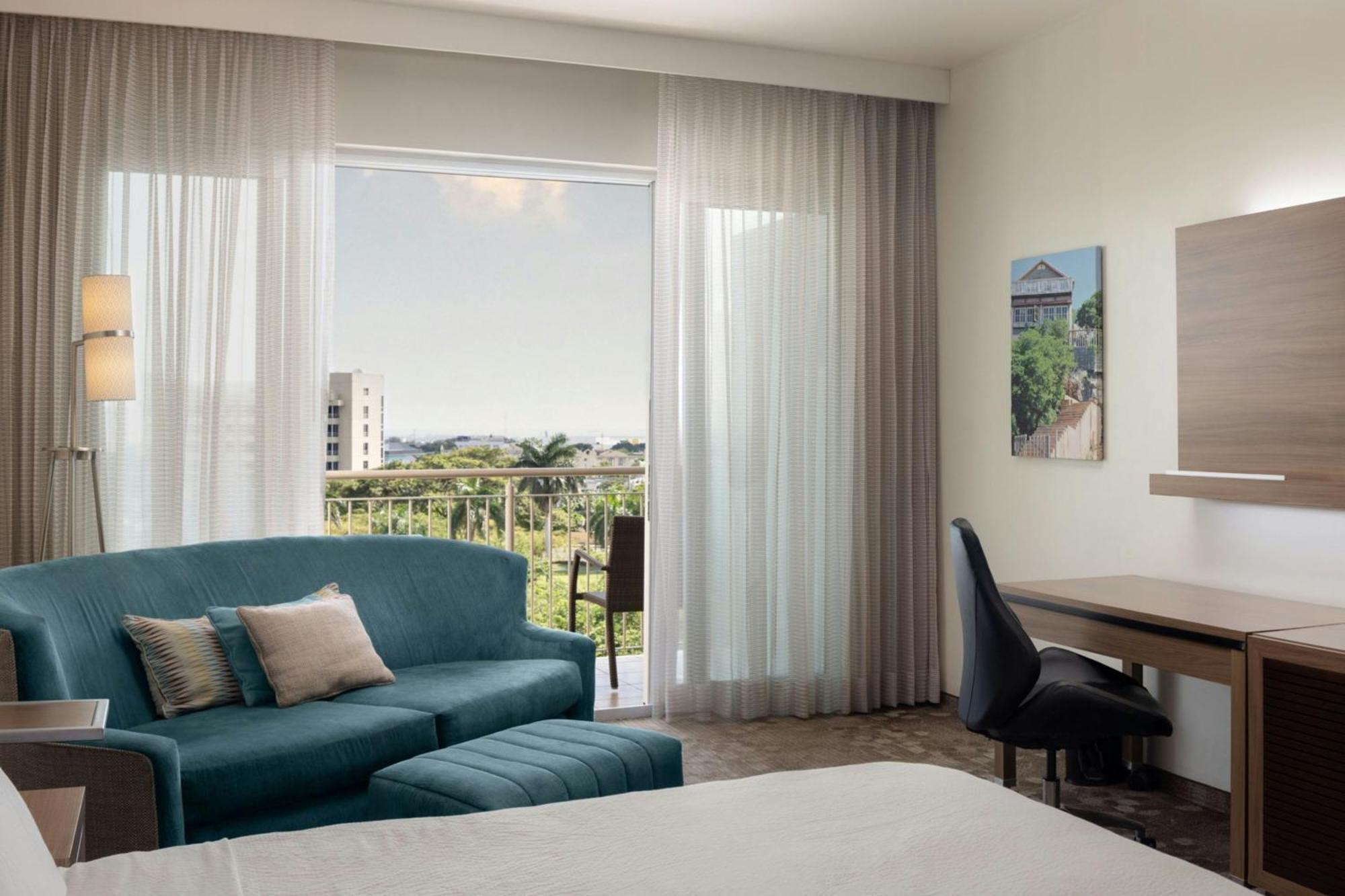 Готель Courtyard By Marriott Kingston, Jamaica Екстер'єр фото