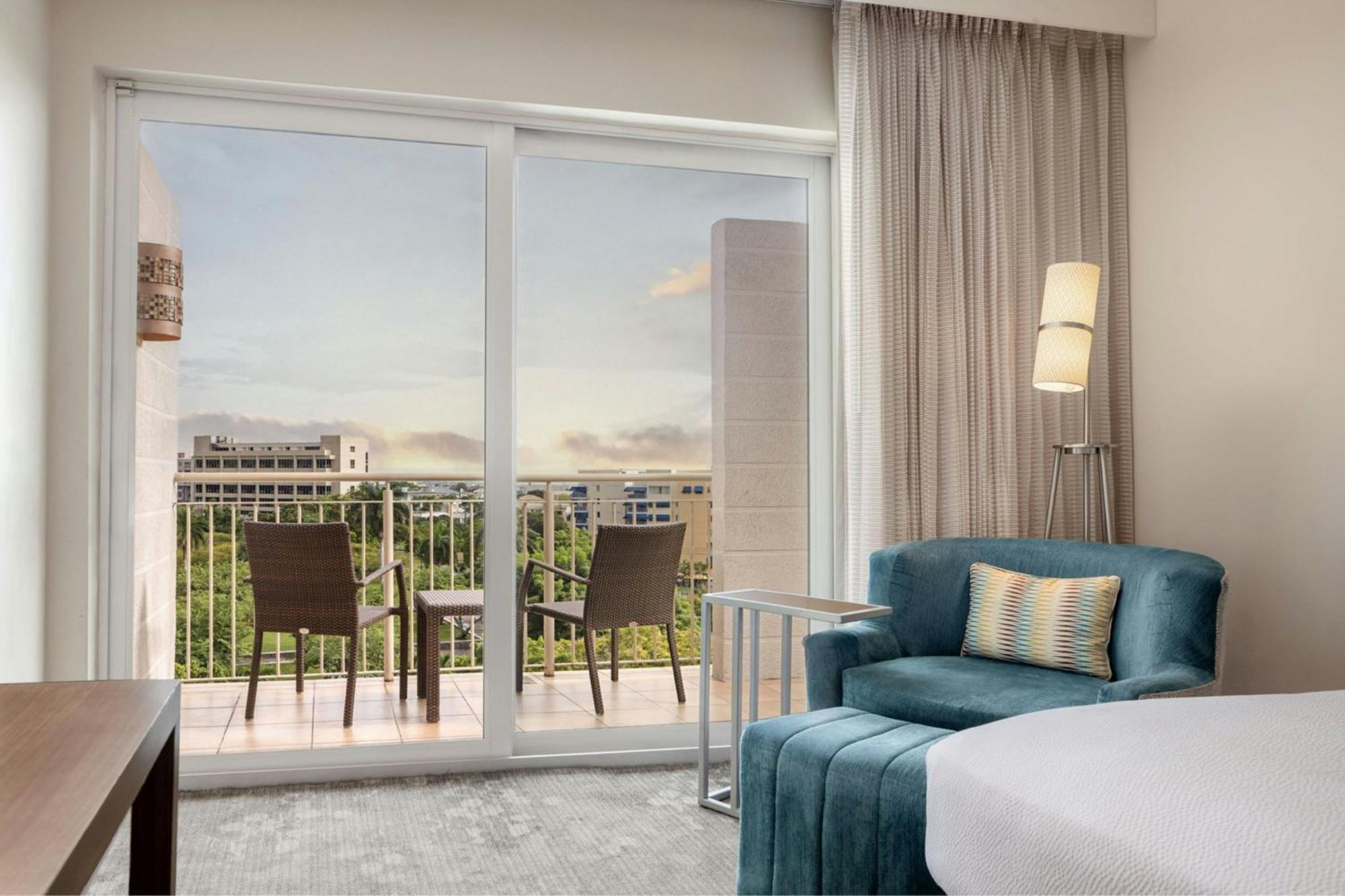 Готель Courtyard By Marriott Kingston, Jamaica Екстер'єр фото